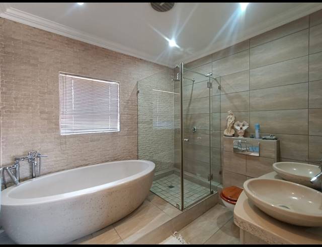 4 BEDROOM TOWNHOUSE FOR SALE IN VANDERBIJLPARK SE 2